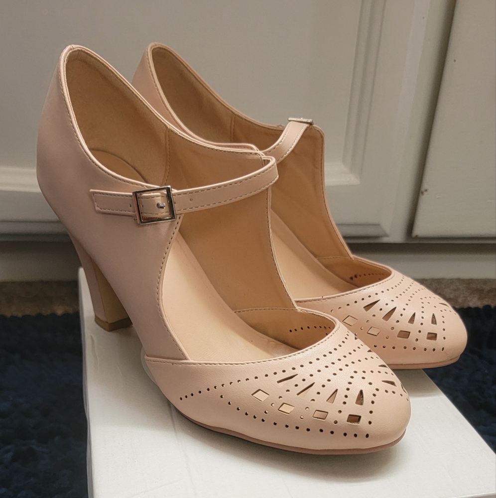 Journee Collection Women's Elsa Mary Jane Pump